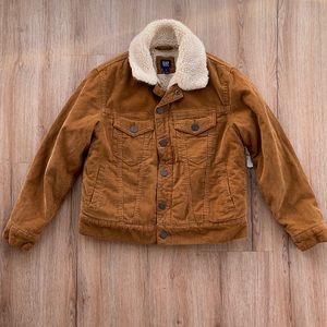 ❤️SOLD ❤️
GAP kids Denim jacket. NEW with tag. Size M (8)